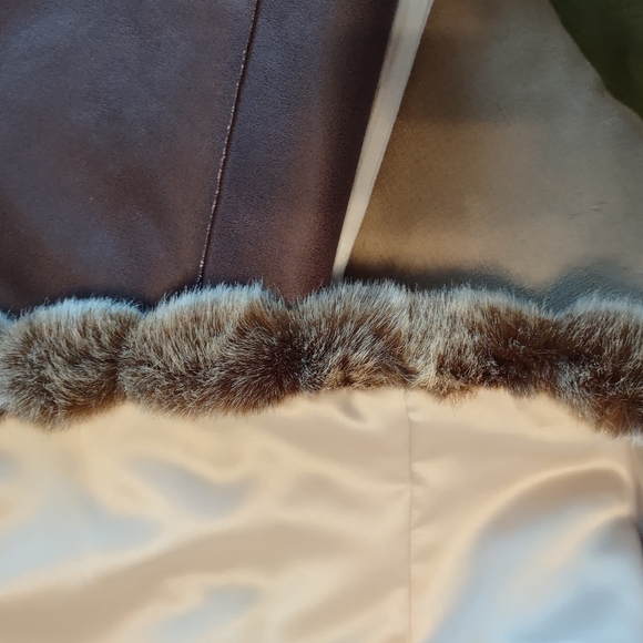 Faux fur mid thigh length coat/Jacket - Picture 2 of 7